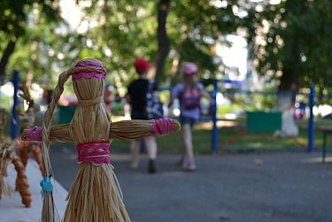 Вечер во дворе